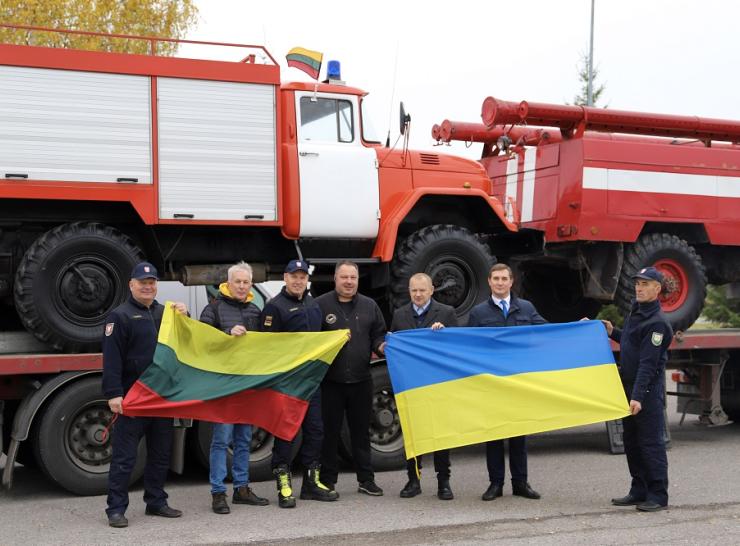  Ukrainai perduodami Raseinių rajone nenaudojami gaisriniai automobiliai