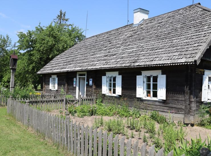 Pradedami poeto Maironio tėviškės sodybos namo ir svirno tvarkybos darbai