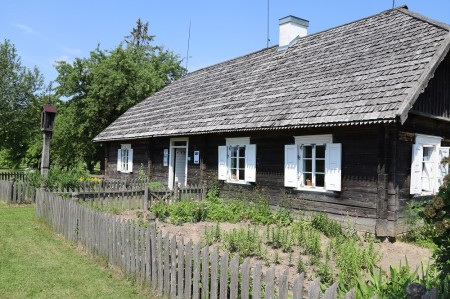 Pradedami poeto Maironio tėviškės sodybos namo ir svirno tvarkybos darbai