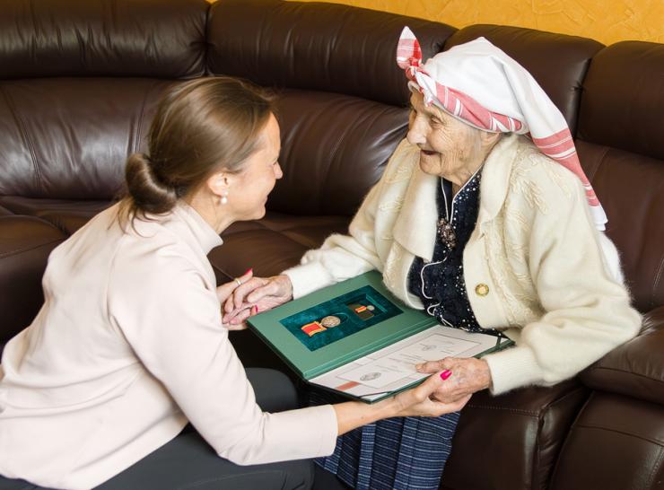 „Už nuopelnus Lietuvai“ ordino medalis įteiktas garbiai rajono gyventojai