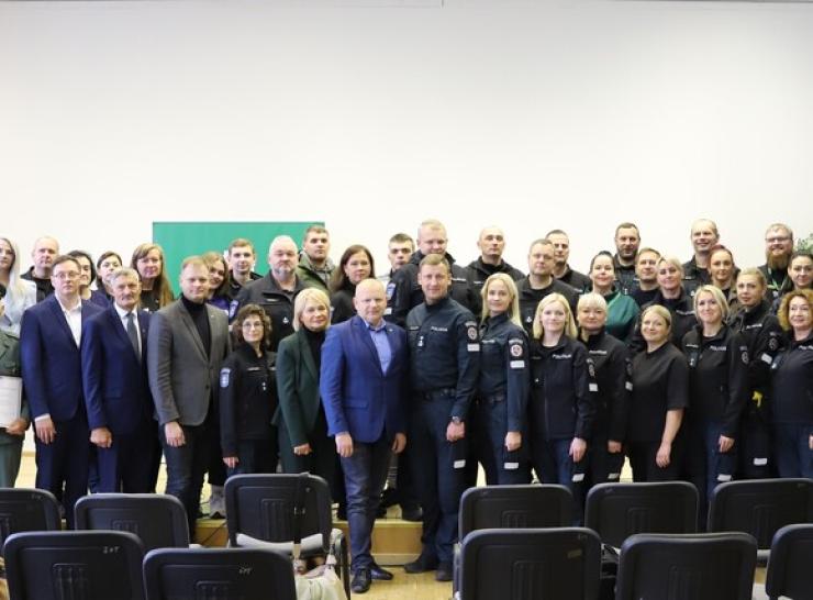 Raseiniuose paminėta Angelų Sargų diena: įvertinti nusipelnę pareigūnai ir jaunieji policijos rėmėjai