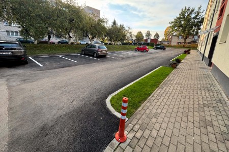  Viduklėje daugiabučio gyventojai džiaugiasi atnaujintu kiemu