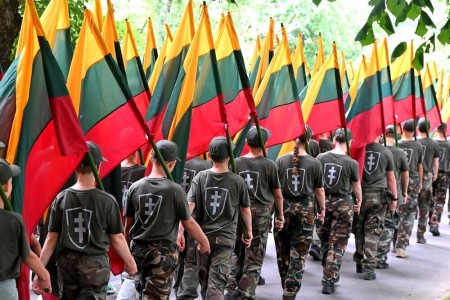 Ariogaloje nuskambėjo tradicinis tremtinių, politinių kalinių ir laisvės kovų dalyvių sąskrydis „Su Lietuva širdy“