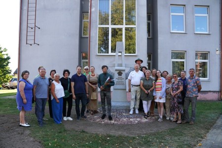 Ariogaloje įamžintas Tado Daugirdo atminimas: atidengtas paminklas iškiliam kraštiečiui