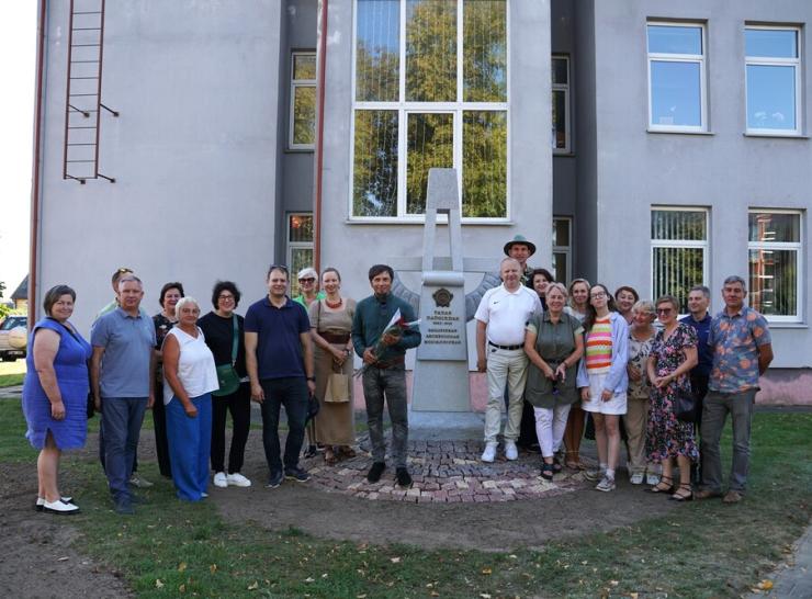 Ariogaloje įamžintas Tado Daugirdo atminimas: atidengtas paminklas iškiliam kraštiečiui