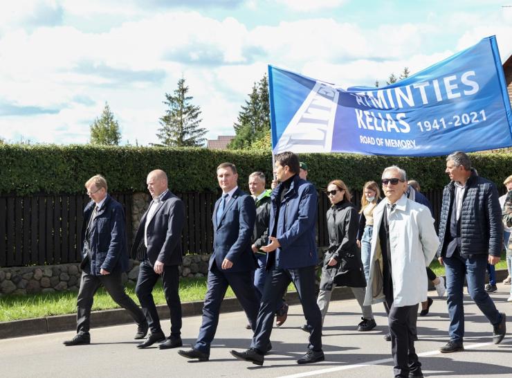 Ariogaloje atidengtas memorialinis ženklas, skirtas įamžinti Holokaustą