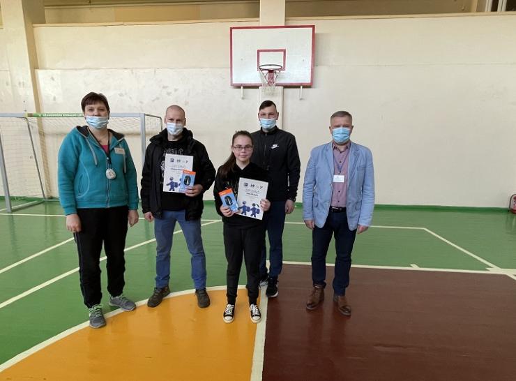 Ariogalos gimnazijos bendruomenė dalyvavo projekte „Mokyklos eina“