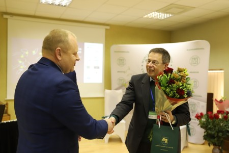 Pasveikintas Raseinių garbės pilietis ir visa bibliotekininkų bendruomenė
