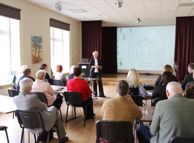 Ariogalos gimnazijoje vyko švietimo įstaigų vadovų pasitarimas