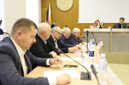 Savivaldybės taryba posėdyje pritarė tautodailininkų skatinimui, žvyrkelių prioretizavimui ir dalyvavimui Lietuvos jaunimo sostinės konkurse