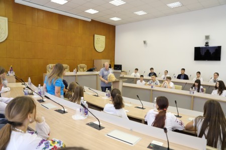 Savivaldybėje viešėjo ypatingi svečiai – vaikų vasaros stovyklos dalyviai iš Ukrainos