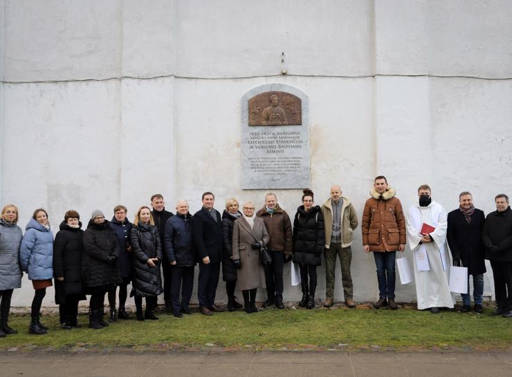 Raseiniuose atidengta atminimo lenta, įamžinanti 1831-1832 metų sukilimą 
