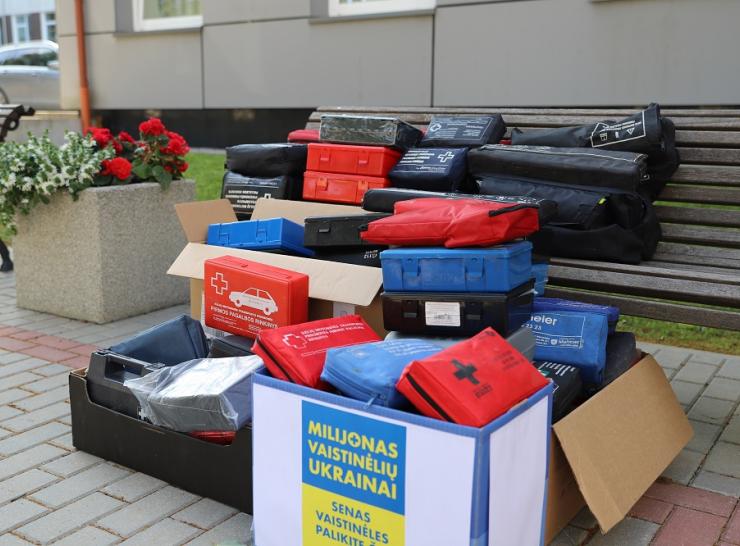 Raseiniškiai surinko 101 vaistinėlę Ukrainai