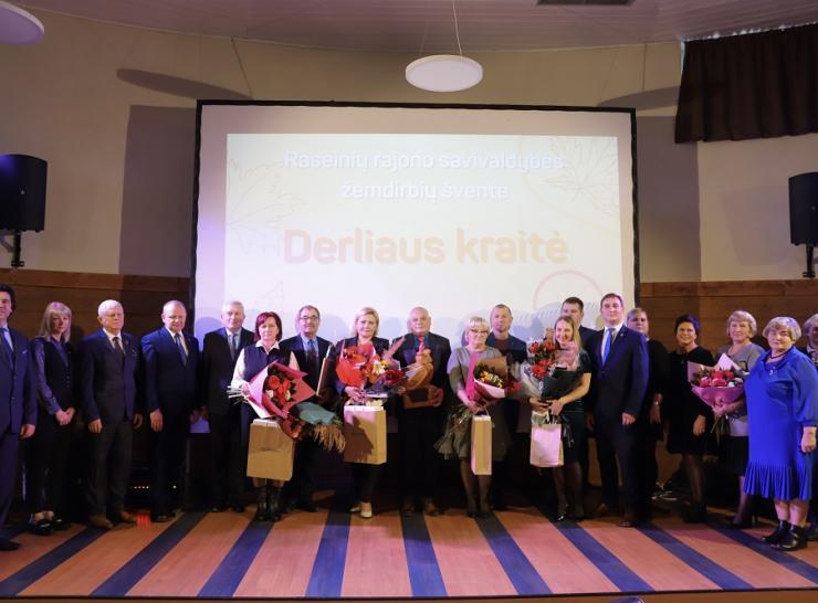 Penktadienio popietę Raseiniuose – rajono žemdirbių šventė „Derliaus kraitė“