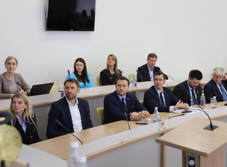 Raseinių rajone viešėjęs ekonomikos ir inovacijų ministras su komanda aptarė verslo plėtrą, investicijas ir Šiluvos perspektyvas 