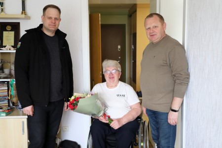 Gimimo dienos proga pasveikinta Raseinių garbės pilietė Irena Perminienė 