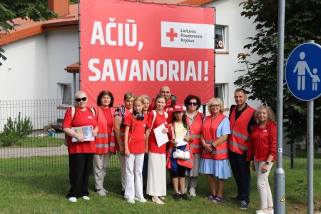 Raudonojo kryžiaus draugijos nariai organizuoja visuomenės švietimą civilinės saugos klausimais