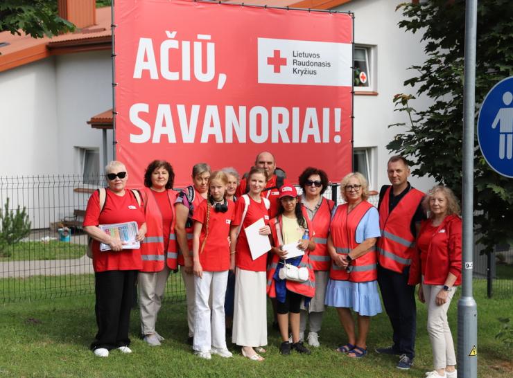 Raudonojo kryžiaus draugijos nariai organizuoja visuomenės švietimą civilinės saugos klausimais
