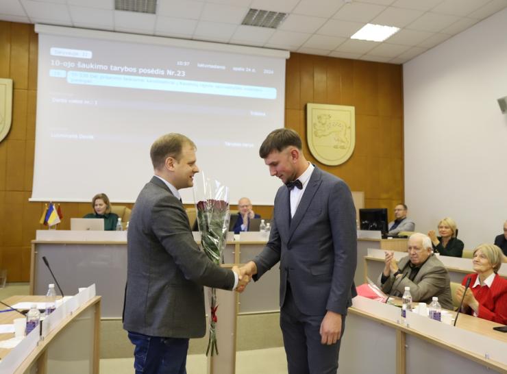 Raseinių rajono savivaldybė žengia į priekį: pritarta naujojo vicemero kandidatūrai, plečiamas socialinių būstų fondas ir finansuojami įvairūs bendruomenių projektai