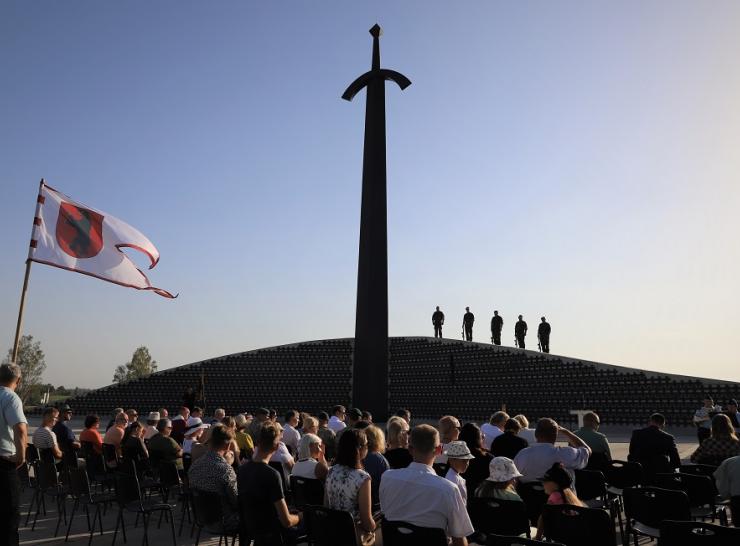 Raseinių rajone paminėta Europos diena stalinizmo ir nacizmo aukoms atminti ir Baltijos kelio diena