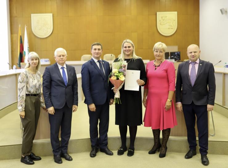 Profesinės šventės proga pasveikinti ir apdovanoti rajono socialiniai darbuotojai