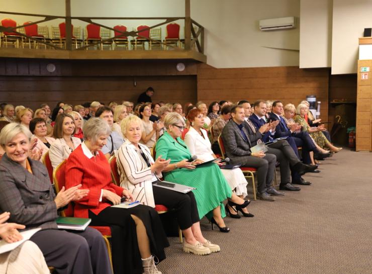 Vyko tradicinė švietimo bendruomenės konferencija apie naujų mokslo metų aktualijas