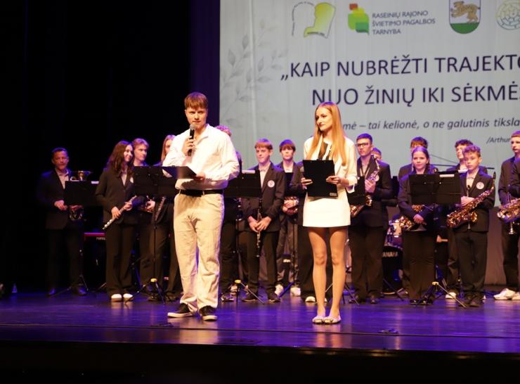 Pagerbti gabiausi Raseinių rajono mokiniai ir juos rengę mokytojai