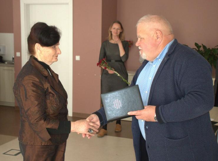 Geologų dienos minėjimo renginyje Raseinių garbės pilietei įteiktas garbingas apdovanojimas 