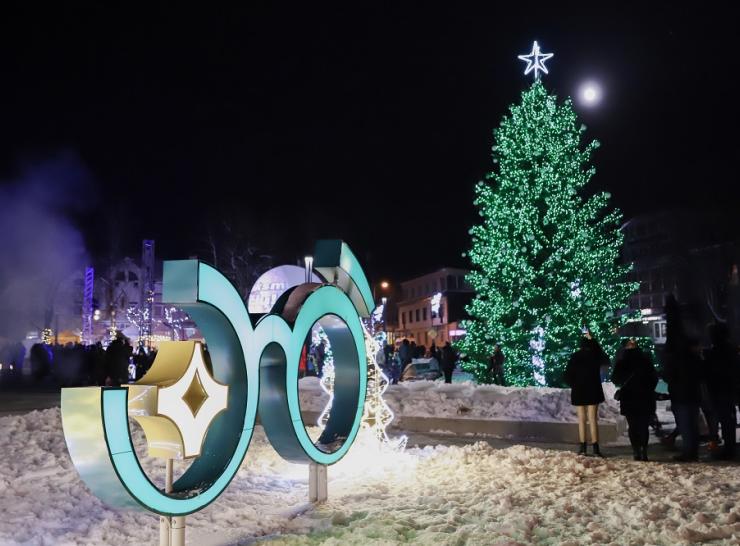 Raseiniuose įžiebta Kalėdų eglė – miesto centre sukurta tikra šventinė pasaka