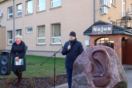 Raseiniuose atidengta ketvirtoji Kukučio baladžių personažą vaizduojanti skulptūra