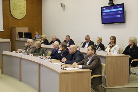 Tarybos posėdyje – sprendimai dėl paslaugų vaikams su negalia, ligoninės modernizavimo ir gyventojų saugumo Raseinių rajone