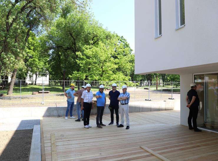 Raseinių rajono savivaldybės vadovai apžiūrėjo baigiamą įrengti Kultūros centro pastatą