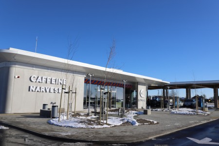 Atidarytas pirmasis elektromobiliams skirtas įkrovimo parkas Raseinių rajone