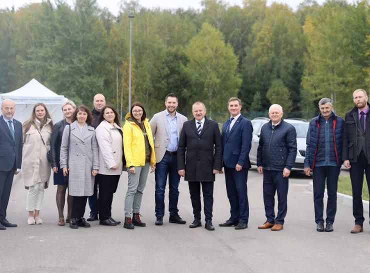 Visuomenei pristatyta didelių gabaritų atliekų surinkimo aikštelė Raseinių rajone
