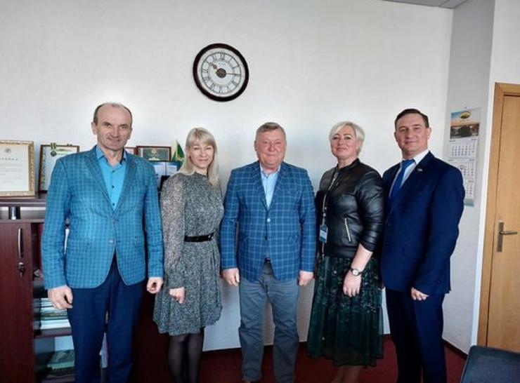 Savivaldybės vadovai lankėsi Radviliškio rajono savivaldybėje 