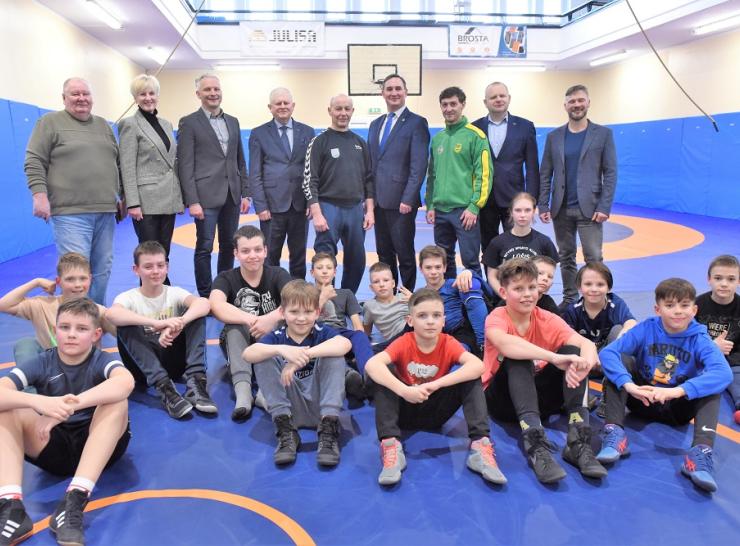 Raseinių kūno kultūros ir sporto centre atnaujintas imtynių inventorius