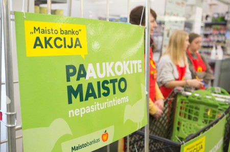 Jau šį penktadienį „Maisto banko“ akcija: daugėja būtiniausių produktų įsigyti negalinčių  žmonių, organizacijoms pritrūksta maisto