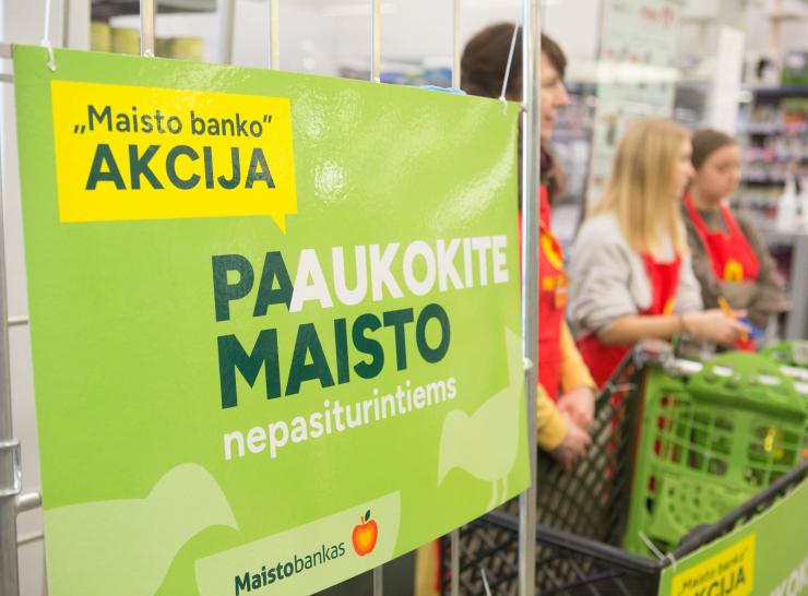 Jau šį penktadienį „Maisto banko“ akcija: daugėja būtiniausių produktų įsigyti negalinčių  žmonių, organizacijoms pritrūksta maisto