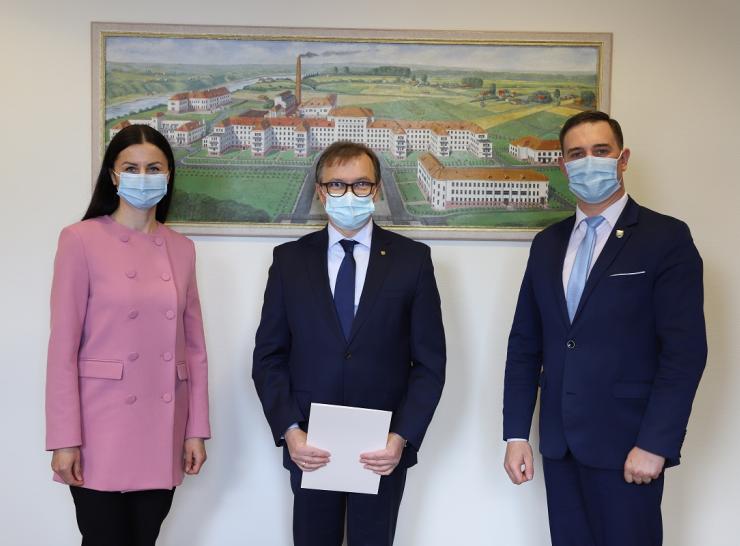 Medicinos darbuotojų dienos proga įteikta padėka Kauno klinikoms 