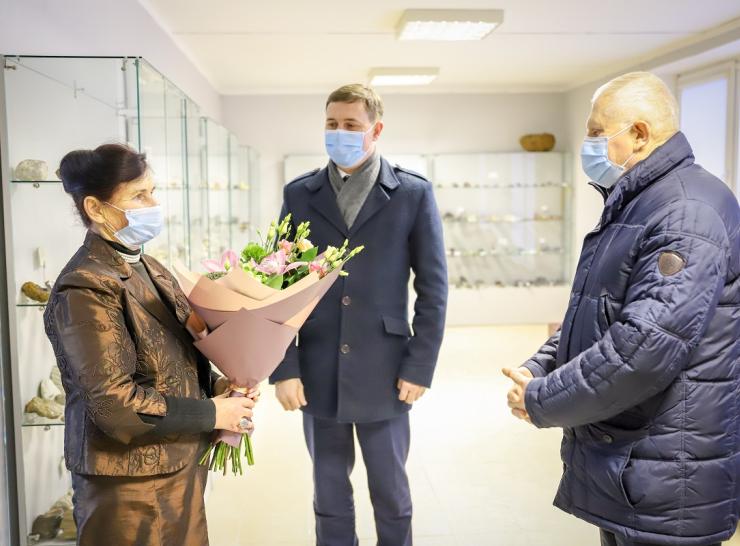 Jubiliejaus proga pasveikinta Raseinių garbės pilietė Marijona Birutė Navakauskienė 