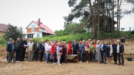 Į būsimų Mirklių kaimo bendruomenės namų pamatą įbetonuota statybos pradžią žyminti kapsulė