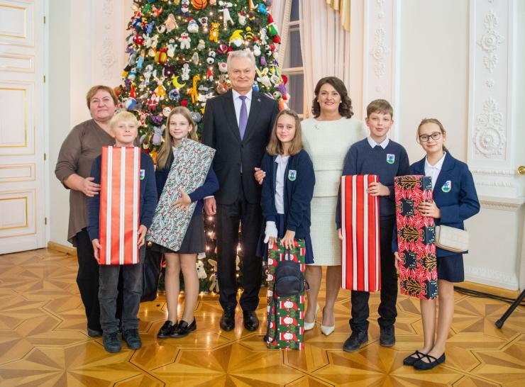 Raseinių rajono moksleiviai dalyvavo Kalėdinės eglės įžiebimo šventėje Prezidentūroje