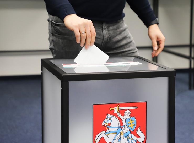 Pirmąją balsavimo iš anksto dieną balsavo daugiau kaip 40,6 tūkst. rinkėjų