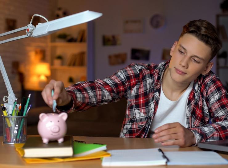 Suteiktas finansavimas dviem Raseinių moksleivių mokomiesiems verslams
