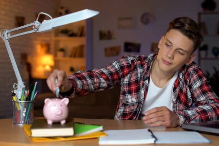 Suteiktas finansavimas dviem Raseinių moksleivių mokomiesiems verslams