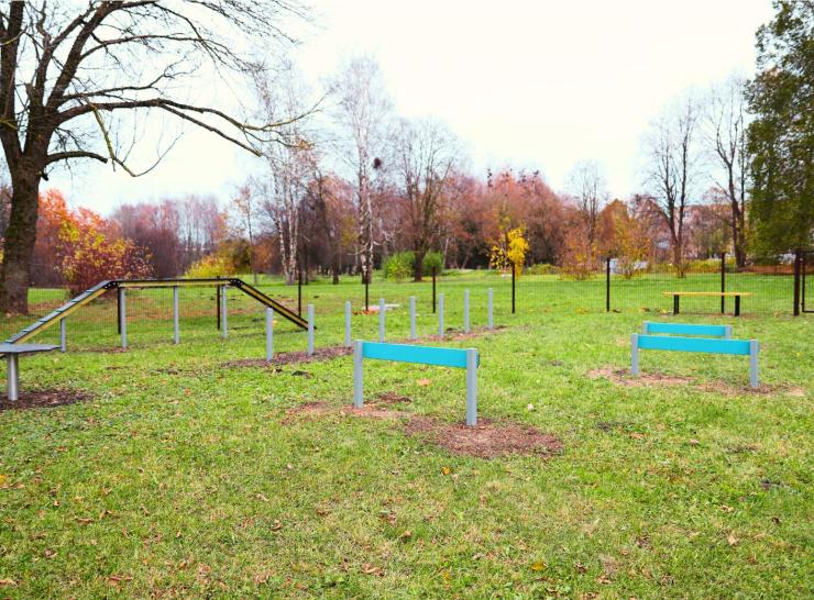 Raseinių šimtmečio parke – atidaroma pirmoji šunų vedžiojimo ir dresavimo aikštelė