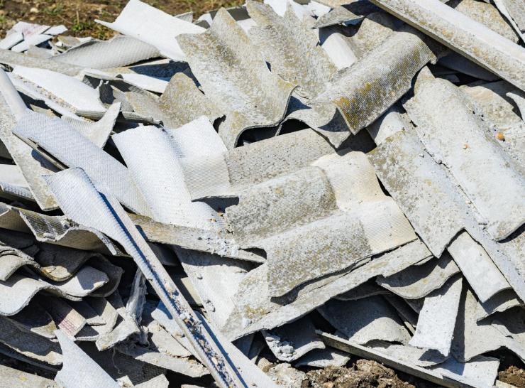Raseinių rajono savivaldybė ir toliau finansuos asbesto atliekų iš gyventojų surinkimą bei šalinimą