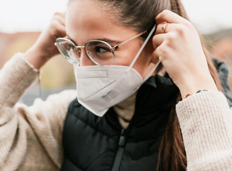 Nuo pirmadienio renginiuose uždarose erdvėse privaloma dėvėti respiratorius