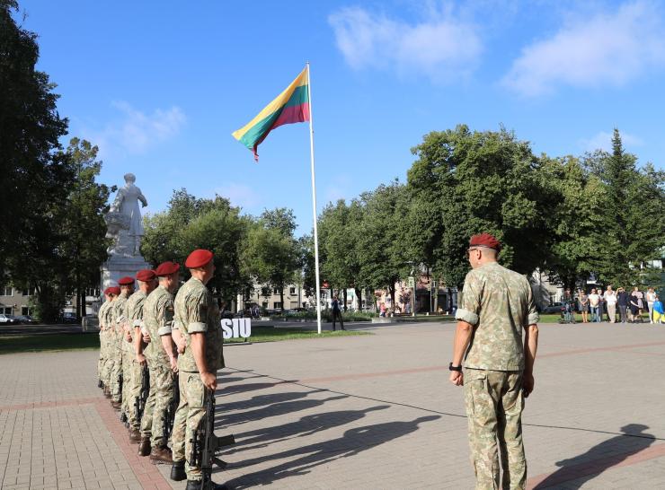 Primename Lietuvos valstybės vėliavos iškėlimo tvarką