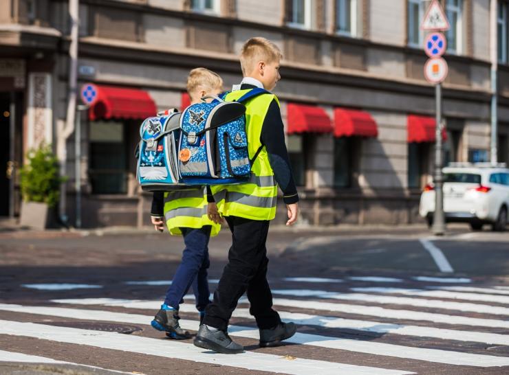 „Lietuvos draudimas“ tęsia „Apsaugok mane“ tradicijas: rugsėjį Raseinių rajone visi moksleiviai bus apdrausti